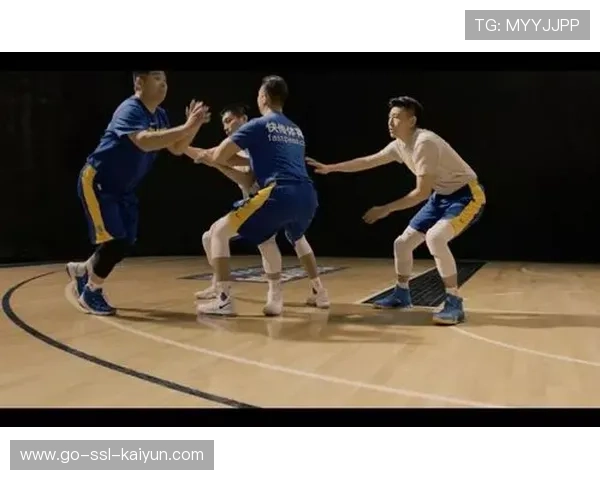 CBA上海外援挡拆顺下轻松扣篮