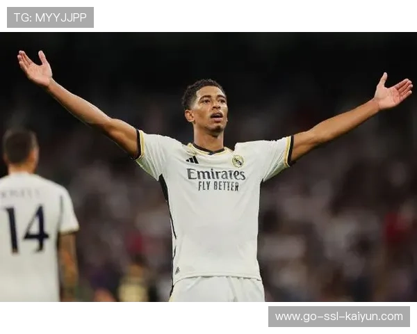 皇马贝林厄姆高空飞身顶出精彩一击，演绎足坛新传奇